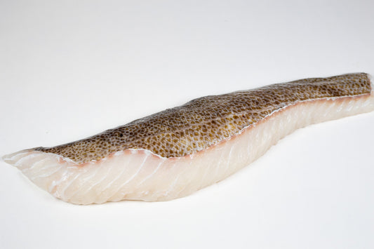 Dos de cabillaud saisi à la poêle, peau croustillante, beurre noisette
